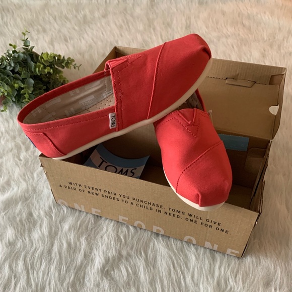 Toms Shoes - NIB TOMS Classic Coral Canvas Slip On